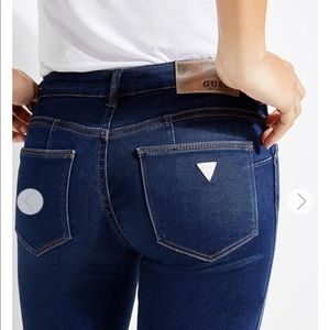🌟🌟🌟GUESS🌟🌟🌟
CURVE X Warm Touch Jeans!!